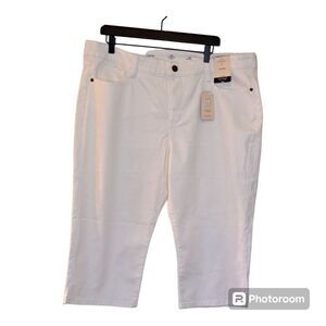 White Capri Denim Beachy Vacation Wear Comfort Pants by St. John's Bay NWT 18P